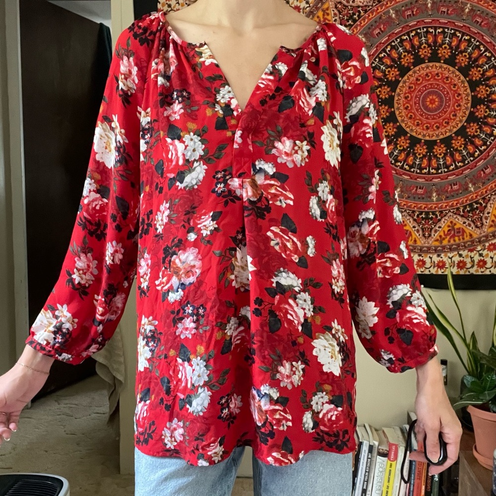 Women’s M Violet & Claire Red Floral 3/4 Sleeve Blouse